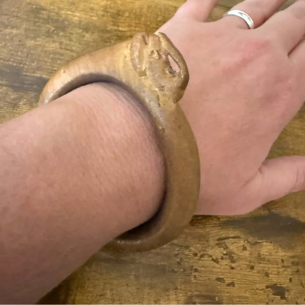 Vintage Hand Carved Elephant Wood Bracelet Animal Bangle‎ Boho Hippie Nature Tan - Picture 4 of 5